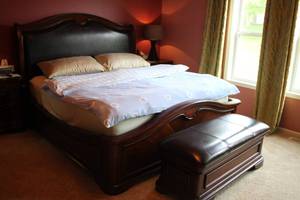 lot 885 image: Wood Bedroom Set - King Size Bed, Headboard, Foot Stool