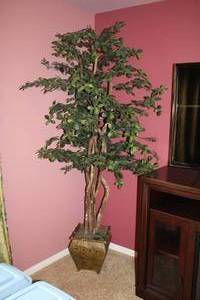 lot 899 image: 7 Faux Potted Tree Dcor