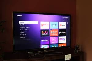 lot 897 image: Samsung 55 Flat Screen TV with Remote Control