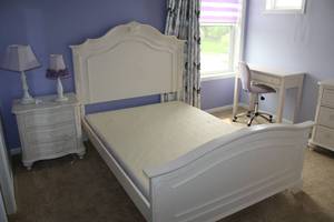 lot 902 image: Wood Bedroom Set - Twin Size Bed, Desk with Chair, Mirror, Dresser and Night Stand