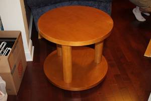 lot 908 image: 26 2-tier Wood End Table
