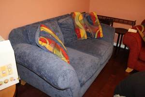 lot 906 image: Love Seat with Throw Pillows