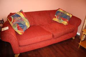 lot 907 image: Love Seat with Throw Pillows