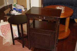 lot 912 image: Matching Shelf, Stand and Standing Shelf