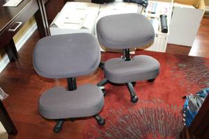lot 915 image: Lot of (2) Rolling Ergonomic Stools
