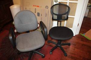 lot 916 image: Lot of (2) Rolling Office Chairs