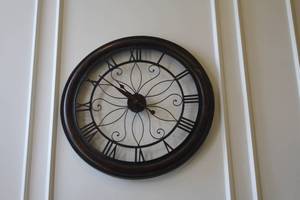 lot 918 image: 30 Wall Clock