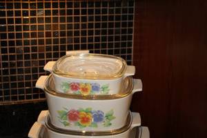 lot 928 image: Lot of (4) Matching Cookware with Clear Glass Lids