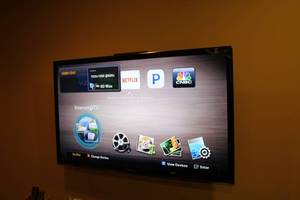 lot 932 image: Samsung 52 Flat Screen TV
