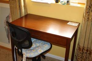 lot 939 image: Wood Office Desk with Rolling Office Chair