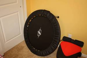 lot 942 image: 39 Mini Trampoline