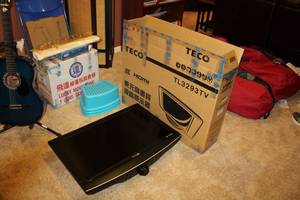 lot 956 image: Teco 32 TV with Stand