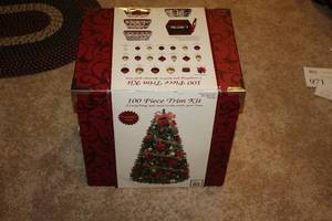 lot 958 image: 100-piece Trim Kit (in box)