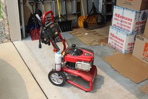lot 987 image: Craftsman Gas Power Sprayer