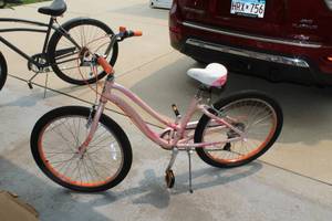 lot 994 image: Gloss 23 Girls Single-speed Trail Bike 15 Pink Frame