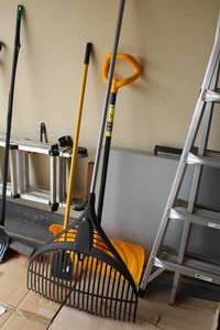 lot 991 image: Lot of (3) Yard Tools - Plastic Leaf Rake, Show PusherShovel, Ice Pick