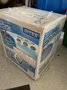 lot 1023 image: Intex Easy Set Pool 10x30 (in box)