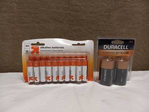 lot 5 image: 2 NEW PACKS OF BATTERIES