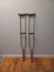 lot 26 image: GUARDIAN ADJUSTABLE CRUTCHES