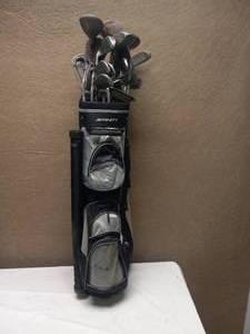 lot 67 image: GOLF BAG & CLUBS