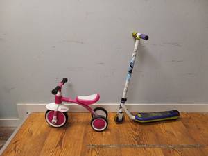 lot 80 image: NEON TRIKE MINI WALKER & SCOOTER