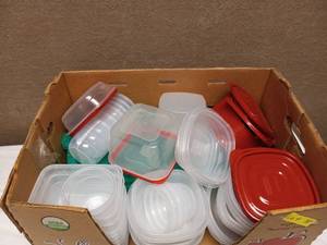 lot 84 image: LARGE BOX OF REUSABLE CONTAINERS