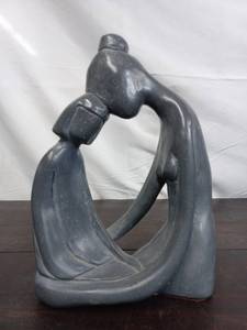 lot 13 image: Vintage Mother And Child Sculpture