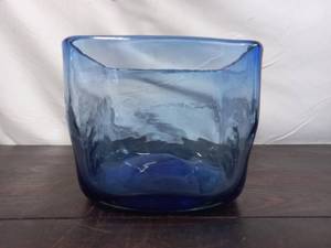 lot 16 image: Glass Blown Vessel