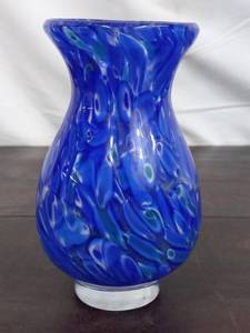 lot 24 image: Glass Vase