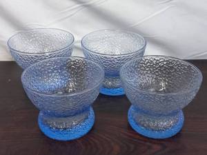 lot 34 image: Set Of Four Depression Glass Dessert Bowls