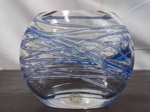 lot 37 image: Dartington Glass Vase