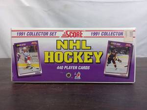 lot 43 image: 1991 Score NHL Hockey Player Cards Set
