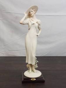 lot 48 image: Florence Sculpture DArte Giuseppe Armani Figurine
