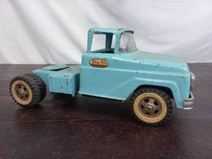 lot 119 image: Vintage Tonka Toys Truck