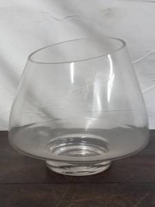 lot 142 image: Large Glass Vase