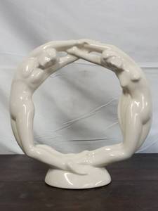 lot 146 image: Vintage Haeger Circle Of Love Sculpture