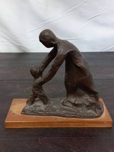 lot 165 image: Replica Mother And Child Sculpture By P. Lipman Wulf