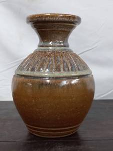 lot 173 image: Stoneware Vase