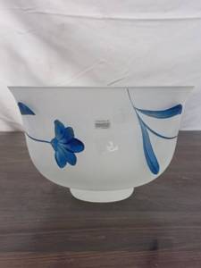 lot 174 image: SEA of Sweden Hand Enameled Footed Bowl