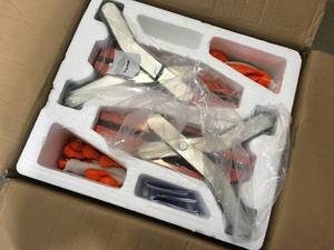 lot 19 image: VEVOR Double Hand Carry Clamps 1.97 in. Granite Carrying Clamps 440 lbs. Capacity for Marble Glass Carry (2-Pieces)  Customer Returns See Pictures