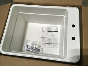 lot 31 image: MUSTEE 18 in. x 24 in. Plastic Utilatub Single Laundry Tub in White   Customer Returns See Pictures