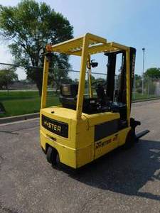 lot 4 image: 2000 Hyster J40XMT Electric Forklift