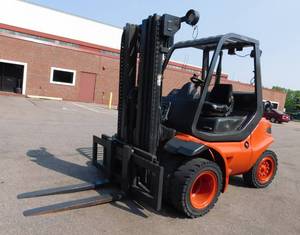 lot 1 image: 1997 Linde H40D 8000lb Forklift