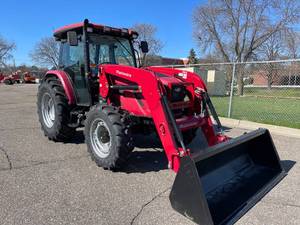 lot 2 image: 2019 Mahindra 8100 4wd Tractor with Loader - As New