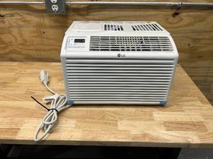 lot 32 image: LG 6,000 BTU 115-Volt Window Air Conditioner LW6017R Cools 250 Sq. Ft. with Remote