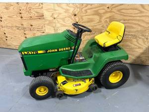 lot 35 image: JOHN DEERE LX178 Riding Lawn Mower