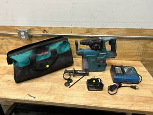 lot 75 image: MAKITA XRH01 Hammer Drill with DX01 HEPA Filter, Charger, 1 Battery and Carrying Bag
