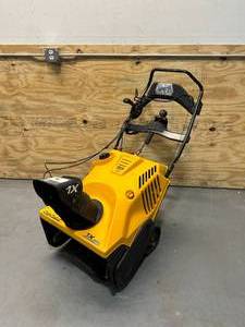 lot 61 image: CUB CADET 1X 221L Single Stage Snow Blower