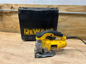 lot 103 image: DEWALT DW331 VS Orbital Jig Saw 1 Stroke with Case