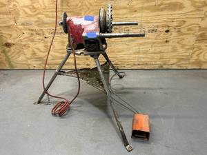 lot 128 image: RIDGID 300 Pipe Threader